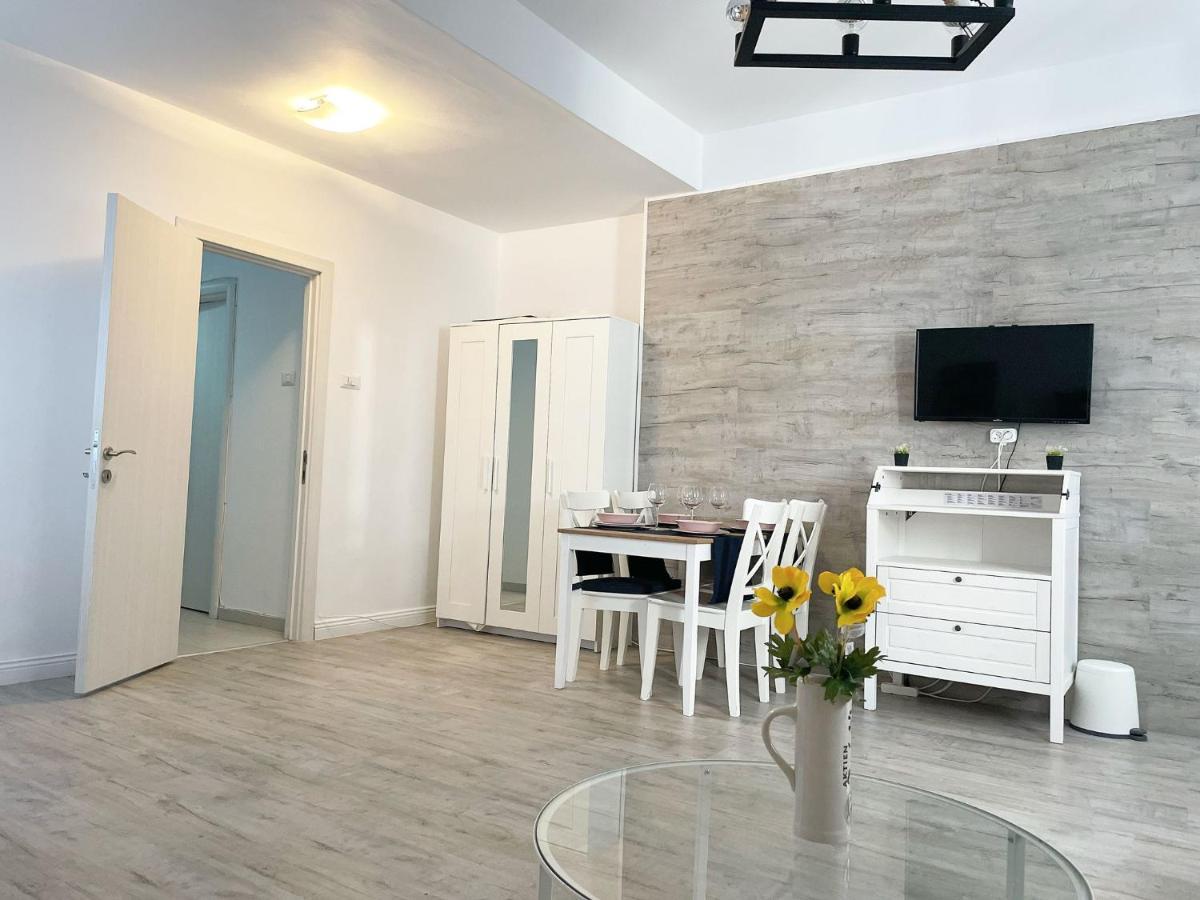 White Apartment Bucarest Extérieur photo