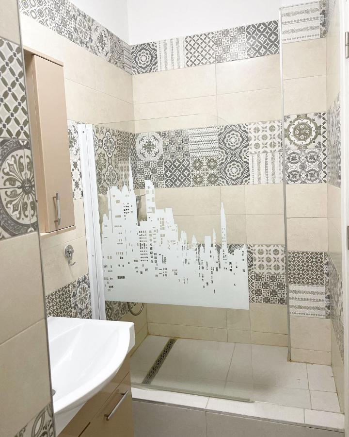White Apartment Bucarest Extérieur photo